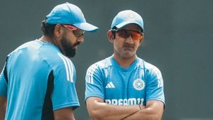 IND vs AUS: గిల్ కాదు.. రోహిత్ స్థానంలో అతనికే ఛాన్స్!- గంభీర్