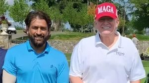 తలా ఫర్ ఏ రీజన్.. ట్రంప్‌తో కలిసి గోల్ఫ్ ఆడిన ధోనీ (Video)