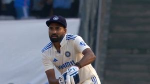 IND vs NZ: డీఎస్పీని నైట్ వాచ్‌మన్‌గా పంపిస్తారా? సిరాజ్ గోల్డెన్ డక్‌పై పేలుతున్న సెటైర్స్!