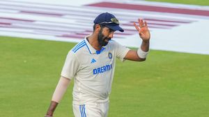Jasprit Bumrah: ఐసీసీ టెస్ట్ ర్యాంకింగ్స్ లో అగ్రస్థానానికి చేరిన బుమ్రా.. !