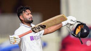 ఐసీసీ ర్యాంకింగ్స్‌లో దుమ్మురేపిన పంత్.. లంకను దాటిన కివీస్!