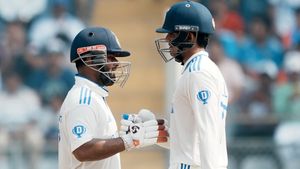 IND vs NZ: బచాయించిన రిషభ్ పంత్, శుభ్‌మన్ గిల్.. పాపం గ్లేన్ ఫిలిప్స్!