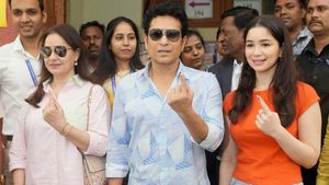 Sachin Tendulkar: మహారాష్ట్ర అసెంబ్లీ ఎన్నికల్లో ఓటు వేసిన సచిన్