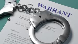 టీమిండియా మాజీ క్రికెటర్ భారీ మోసం.. అరెస్ట్‌ వారెంట్ జారీ!