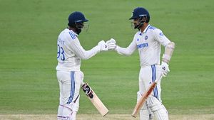 IND vs AUS: ఆదుకున్న టెయిలెండర్స్.. గట్టెక్కిన టీమిండియా!