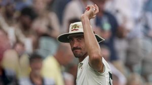 IND vs AUS: చరిత్ర సృష్టించిన మిచెల్ స్టార్క్