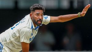 IND vs AUS: సిరాజ్.. హైదరాబాద్ వచ్చేసేయ్! నీ కోసం పుష్ప ఉన్నాడు!