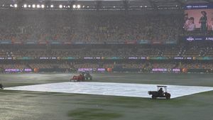 IND vs AUS: తొలి రోజు ఆట రద్దు.. 76 ఓవర్ల ఆటను మింగేసిన వరుణుడు!