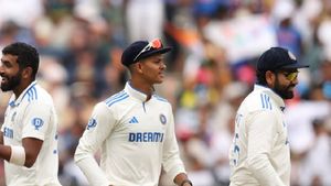 Rohith Sharma: పదే పదే పిచ్ పైకి లబుషేన్.. రోహిత్ ఫైర్(Video)