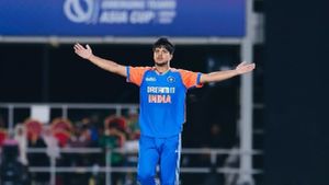 అతనికి బౌలింగ్ చేయడం నా కల: ఆర్‌సీబీ యువ పేసర్