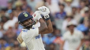 IND vs AUS: నితీశ్ రెడ్డి ఊహకందని ఊచకోత.. సిక్సర్లతో సంచలన బ్యాటింగ్ (Video)