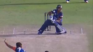 పంత్‌ను మించిన పూరన్.. కిందపడి మరీ సిక్సర్ బాదేశాడు! (Video)