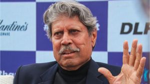 IND vs AUS: అతనిపై వేటు వేయొద్దు.. అలా చేస్తే తొందరపాటే!: కపిల్ దేవ్