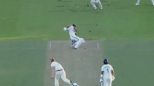 IND vs PM XI: దూసుకొచ్చిన రాకాసి బౌన్సర్.. యశస్వి జైస్వాల్‌‌కు తప్పిన ప్రమాదం! (వీడియో)