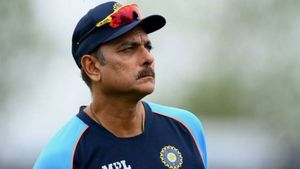 IND vs AUS పింక్ బాల్ టెస్ట్.. ఓపెనర్‌గా అతన్నే ఆడించాలి: రవి శాస్త్రి