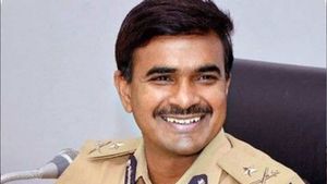 టీమిండియా 9 మందితోనే ఆడుతోంది.. సీవీ ఆనంద్ సంచలన వ్యాఖ్యలు!