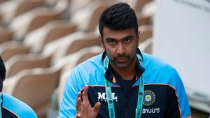 IPL 2025: ఆర్సీబీది మామూలు బుర్ర కాదు.. ఆర్‌టీఎమ్‌ను పక్కనపెట్టి!: అశ్విన్