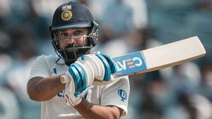 రోహిత్ శర్మ అధిక బరువు ఉన్నాడు.. ఫ్లాట్ వికెట్‌పైనే ఆడుతాడు: సౌతాఫ్రికా మాజీ క్రికెటర్