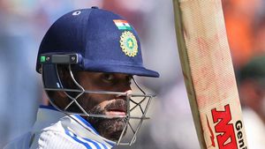 కోహ్లీని అవమానించిన ఆసీస్ ఫ్యాన్స్.. దమ్కీ ఇచ్చిన కింగ్!(వీడియో)