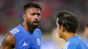 గంభీర్.. నువ్వు హెడ్ కోచ్‌వా? హెడ్ మాస్టర్‌వా..?