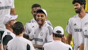 IND vs ENG T20 : క్రికెట్ ఫ్యాన్స్ కు బంపర్ ఆఫర్.. టికెట్ కొంటే అది ఫ్రీ