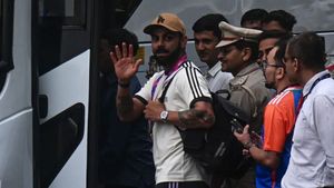 అమల్లోకి BCCI కొత్త రూల్స్ - ఇకపై ఆటగాళ్లంతా ఒకే బస్సులో!!