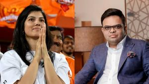 ఛీ..ఛీ ఎంతకు తెగించార్రా! జై షాతో కావ్య మారన్ .. ఫొటోలు వైరల్!