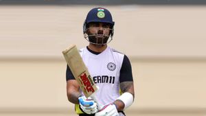 'స్టార్ క్రికెటర్ అవ్వాలంటే ఏం చేయాలి?'.. ఫ్రెండ్ కొడుక్కి కోహ్లీ సలహా ఇదే!