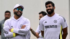 ఛాంపియన్స్ ట్రోఫీ - టీమ్ ఇండియా స్టార్ పేసర్ దూరం!