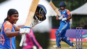 చరిత్ర సృష్టించిన తెలుగమ్మాయి త్రిష.. టీ20 వరల్డ్ కప్ లో తొలి సెంచరీ