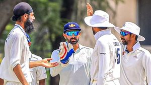 Ranji Trophy: హైదరాబాద్ 565.. ఆంధ్ర 303