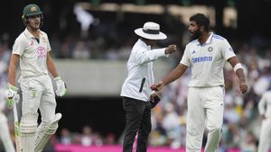 IND Vs AUS: బుమ్రాతో వాగ్వాదానికి దిగిన ఆసీస్ ఆటగాడు సామ్ కోన్ స్టాస్ ..!