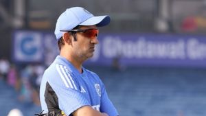 గంభీర్‌కు కాస్త సమయమివ్వండి: గంగూలీ