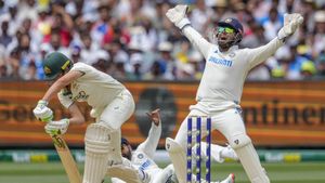 బుమ్రాతో కొన్‌స్టాస్ గొడవ.. ఆసీస్ ఓపెనర్ల అతి తెలివి: రిషభ్ పంత్