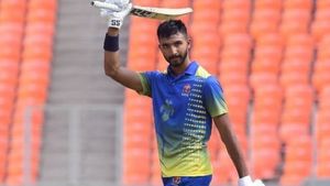 చరిత్ర సృష్టించిన దేవదత్ పడిక్కల్.. విరాట్ కోహ్లీ ఆల్‌టైమ్ రికార్డ్ బద్దలు!