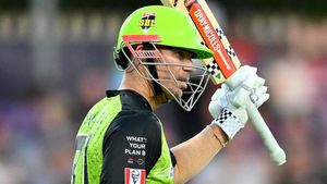 బ్యాట్ విరగొట్టి, తల బాదుకున్న వార్నర్! - ఏమైందంటే? (వీడియో వైరల్)