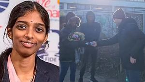 'వైశాలి.. ఐ యామ్ సారీ..' - ప్రజ్ఞానంద ఎదురు ఫ్లవర్స్,చాక్లెట్ ఇచ్చి మరీ..