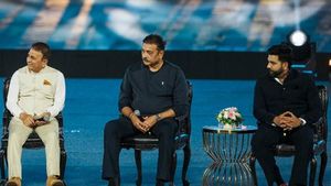 మాజీ క్రికెటర్ తో అలా ప్రవర్తించిన రోహిత్ శర్మ - ప్రశంసలు కురిపిస్తోన్న ఫ్యాన్స్