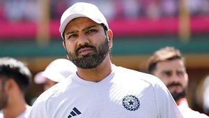 రంజీ ట్రోఫీ - వేట మొదలుపెట్టిన రోహిత్‌ శర్మ!!(వీడియో వైరల్)