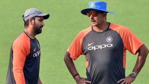 Ravi Shastri: రోహిత్ శర్మ రిటైర్ అయితే ఆశ్చర్యం లేదు.. ఎందుకంటే అతను యువకుడు కాదు..!