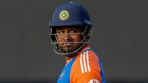 IND vs ENG: సంజూను పొగడకండి! పేసర్లకు వణుకుతున్నాడు!