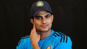 శుభ్‌మన్ గిల్ కంటే వారు ఎంతో నయం.. సెలెక్టర్లపై మాజీ క్రికెటర్ ఫైర్!