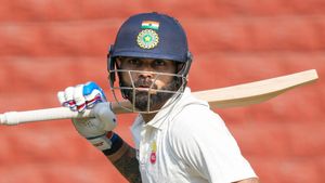 Ranji Trophy: కోహ్లీ విఫలమైనా.. ఢిల్లీ భారీ స్కోర్!