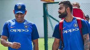 'ధోనీ వల్లే కోహ్లీ స్వార్థపరుడిగా మారాడు'