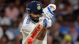 IND vs AUS: కోహ్లీ కొంపముంచిన కొత్త బంతి!