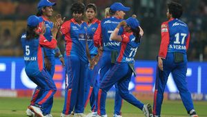 ఆఖరి బంతికి హైదరాబాదీ అమ్మాయి అదరహో.. ముంబయి ఇండియన్స్‌కు పడింది దెబ్బ!