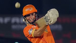 WPL 2025: 8 సిక్సర్లతో అష్లే గార్డెనర్ విధ్వంసం!