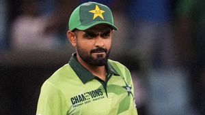 'కింగ్ టైటిల్ కోసం బాబర్ అంతకి దిగజారాడా' - మాజీ క్రికెటర్ సంచలన ఆరోపణలు!