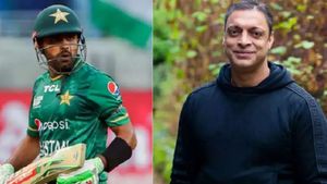 బాబర్ ఆజామ్ ఓ ఫ్రాడ్.. అతని వల్లే పాకిస్థాన్‌కు ఓటమి: షోయబ్ అక్తర్