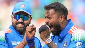IND vs PAK: పాక్‌కు షాకిచ్చిన హార్దిక్.. అంతర్జాతీయ క్రికెట్‌లో మరో ఫీట్